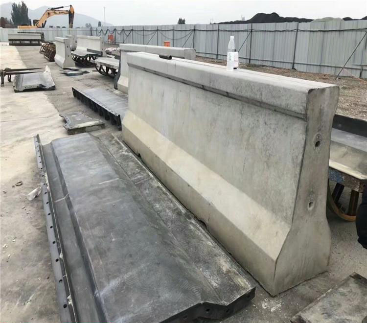 公路隔离墩钢半岛(中国)