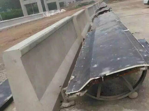 高速公路防撞墙钢半岛(中国).jpg